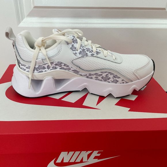 Last pair!!! Women's Nike Ryz 365 2 Sneaker size 7.5 - Picture 3 of 9